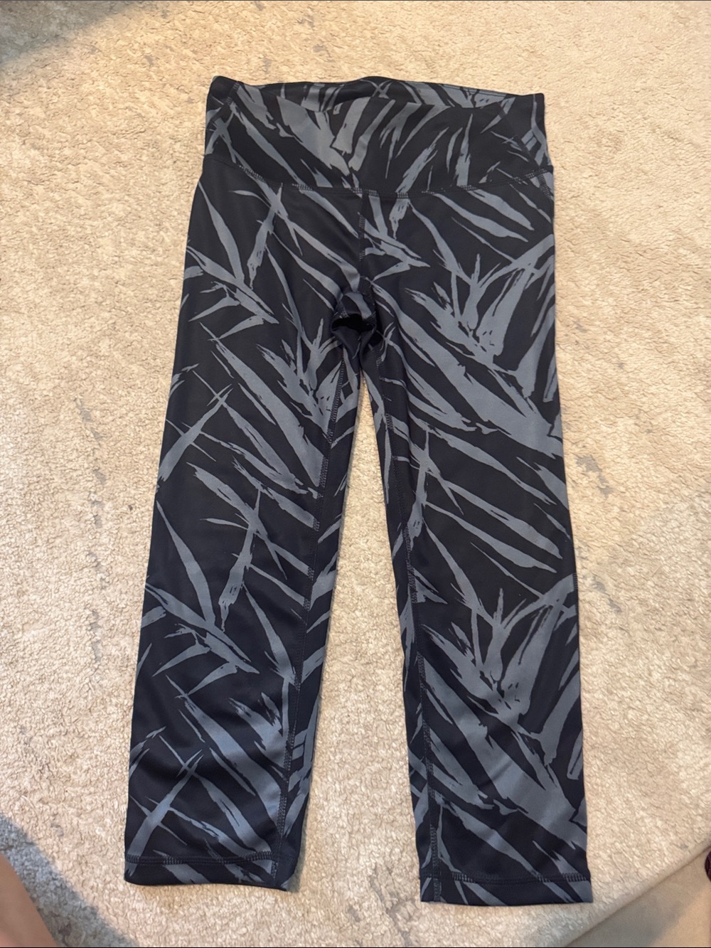 GAP Black and Gray Printed Capri Leggings
